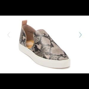 Dolce Vita | New Skyla cut out sneaker Never Worn